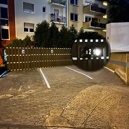 Living At Saarpartments -Adults Only- 2 Bedroom, Netflix - Business & Holiday Apartments For Long- And Short Term Stay, 3 Min To Train Station, Secure E-Bike Parking! 사르브루켄 외부 사진