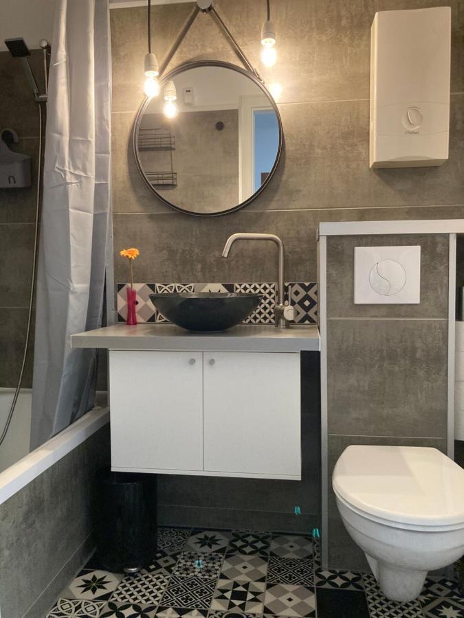 Living At Saarpartments -Adults Only- 2 Bedroom, Netflix - Business & Holiday Apartments For Long- And Short Term Stay, 3 Min To Train Station, Secure E-Bike Parking! 사르브루켄 외부 사진