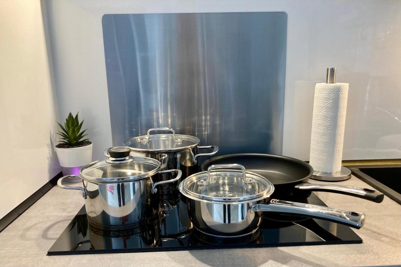 Living At Saarpartments -Adults Only- 2 Bedroom, Netflix - Business & Holiday Apartments For Long- And Short Term Stay, 3 Min To Train Station, Secure E-Bike Parking! 사르브루켄 외부 사진